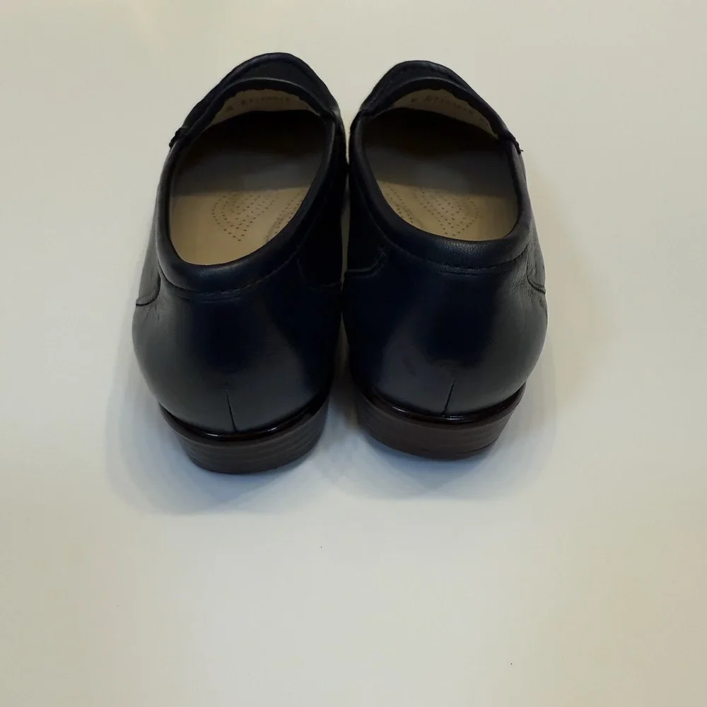 SAS Simplify  Navy Womens Size‎ 6N Navy Leather, difficult to find size!